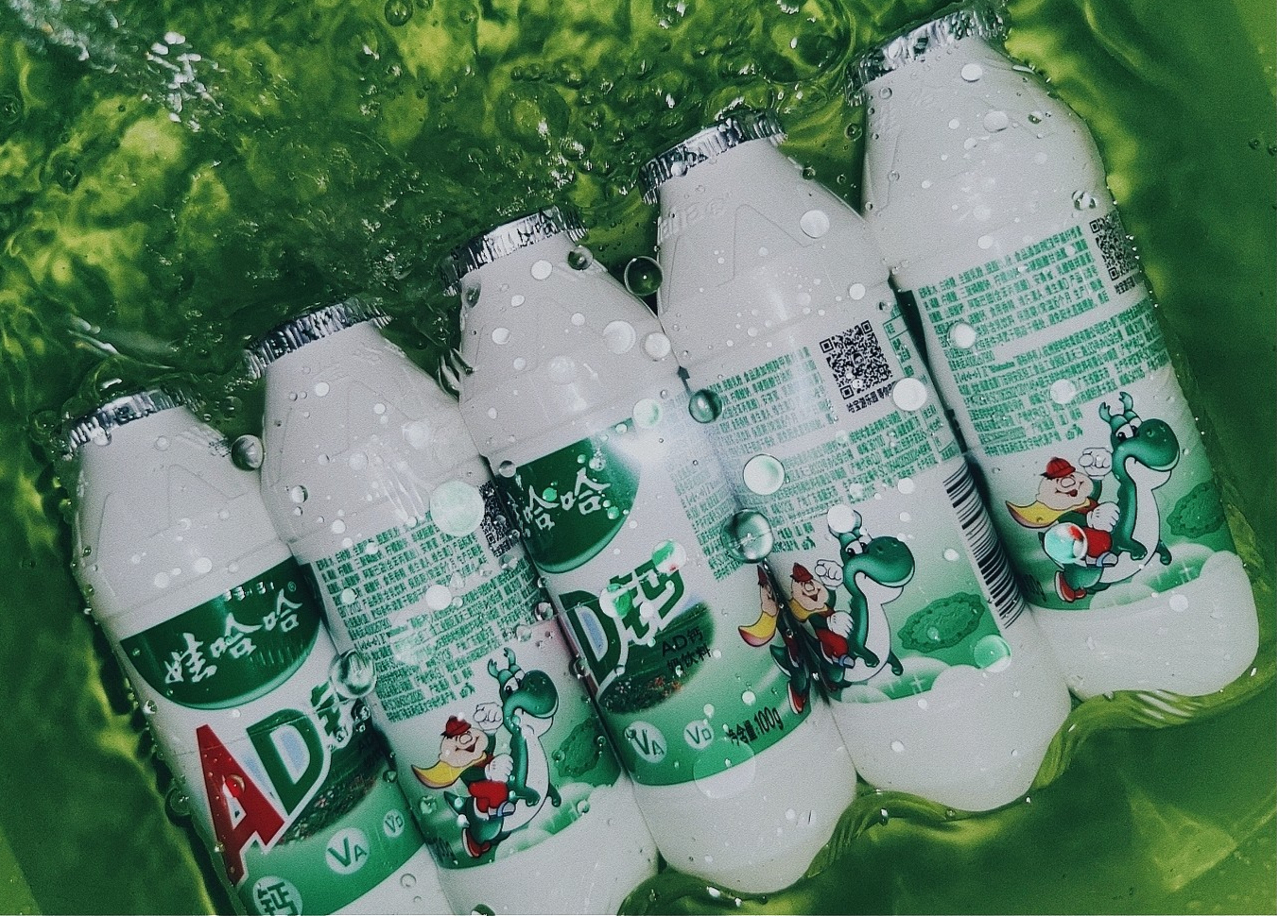 还得是宗庆后！娃哈哈推300种新品圈粉失败，老板承诺“不降薪”火速出圈