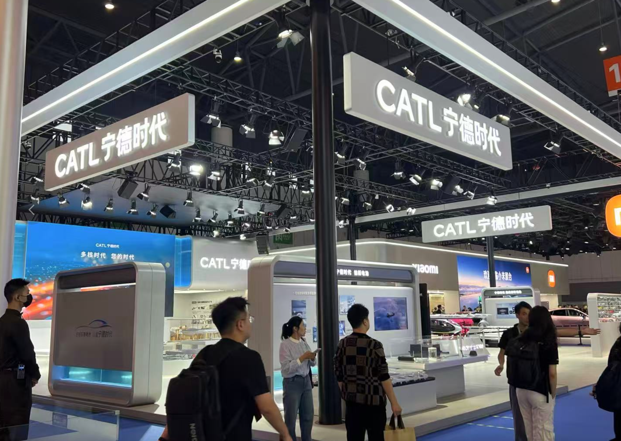 年末再现“疯狂的电池”：原材料价格翻倍涨！新能源车企老板们“堵门”抢单