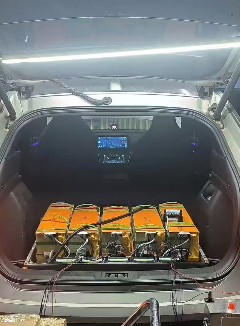 用安全“赌”续航？新能源车“外挂电池”乱象：电芯混杂、散热缺失，暗藏致命风险