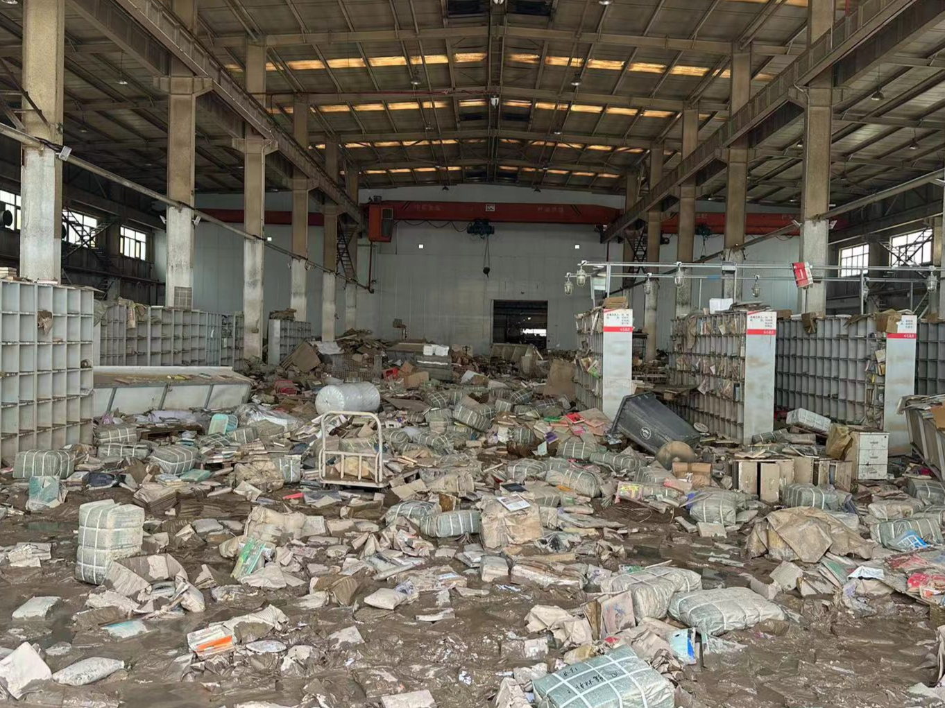 涿州书商自救群像：直播卖书、清理“泡水书”！组团考察，要把仓库搬到山东