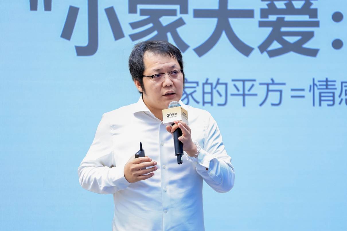 穿蓝色上衣的人在打电话

AI 生成的内容可能不正确。
