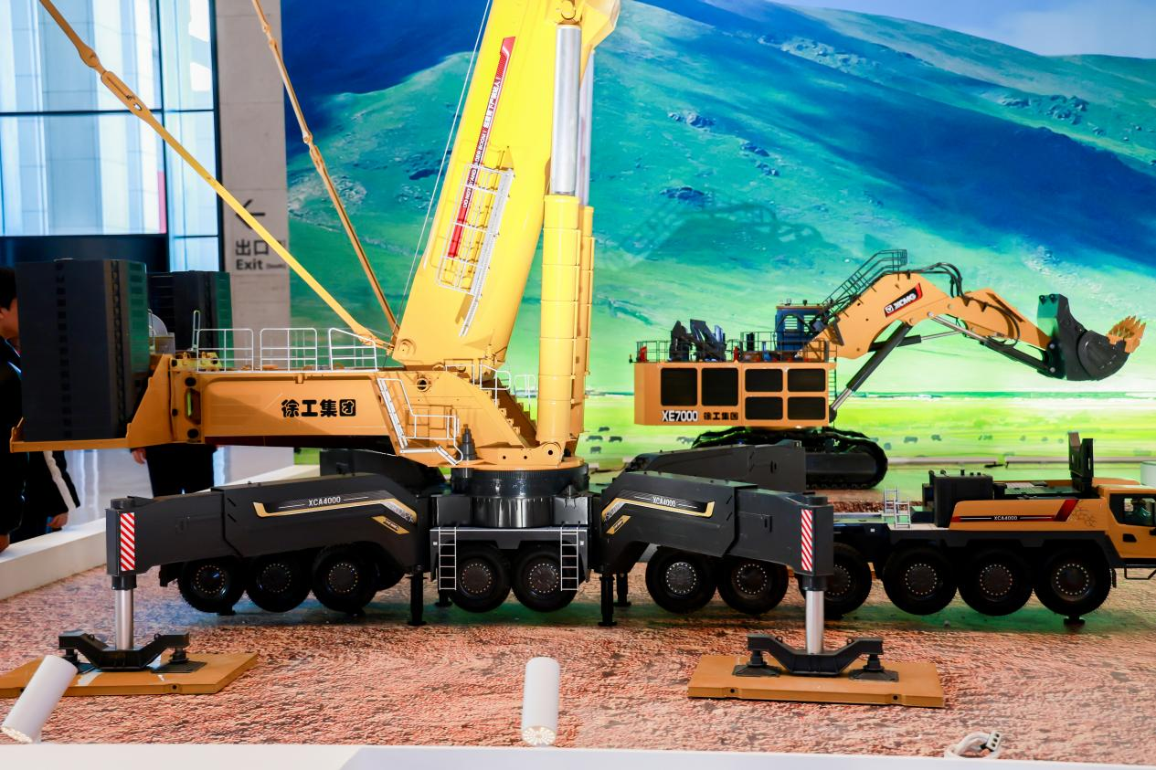 徐工集团自研产品模型亮相中国制造成就展，展现十四五辉煌成果