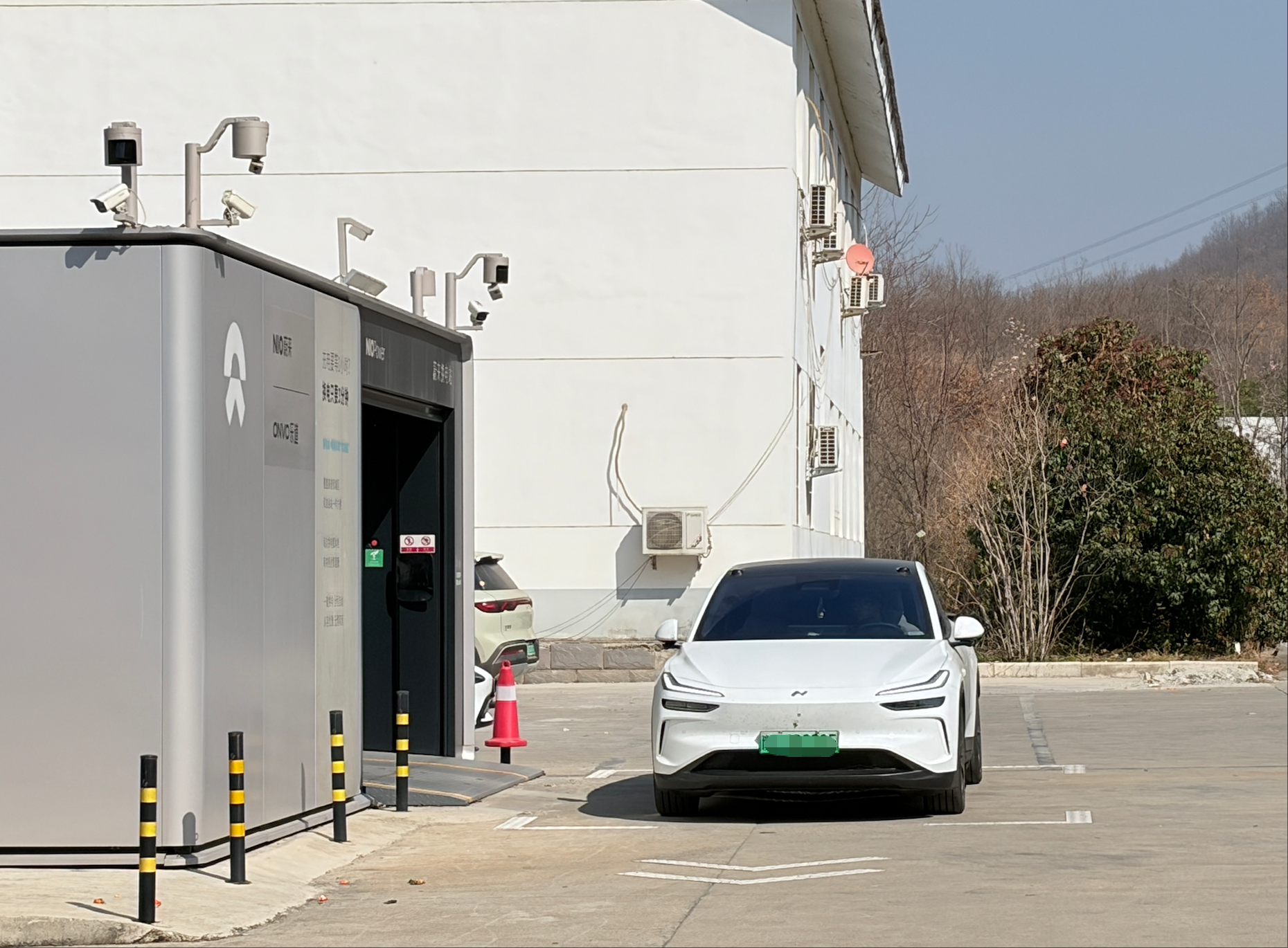 换电站16块电池还不够？实探春运高速换电：最快只要4分钟，有时排队1小时