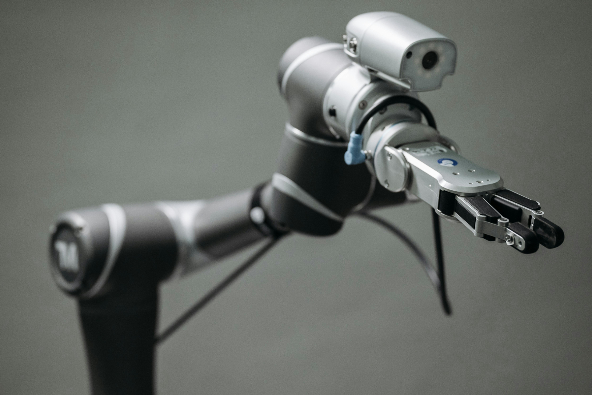 机器人企业盈利时代要来了？极智嘉预计去年经调整净利转正，专家：阶段性扭亏