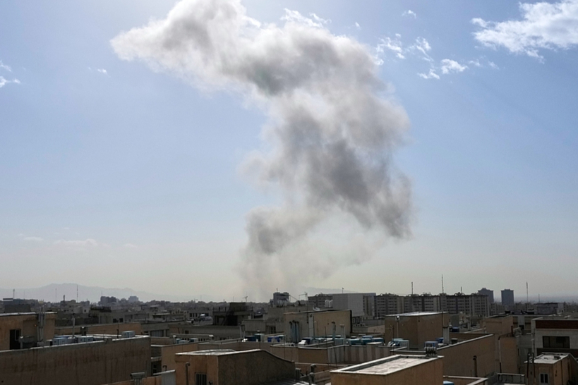 “中东火药桶”炸了！美国以色列对伊朗发起袭击，金价油价或继续飙涨