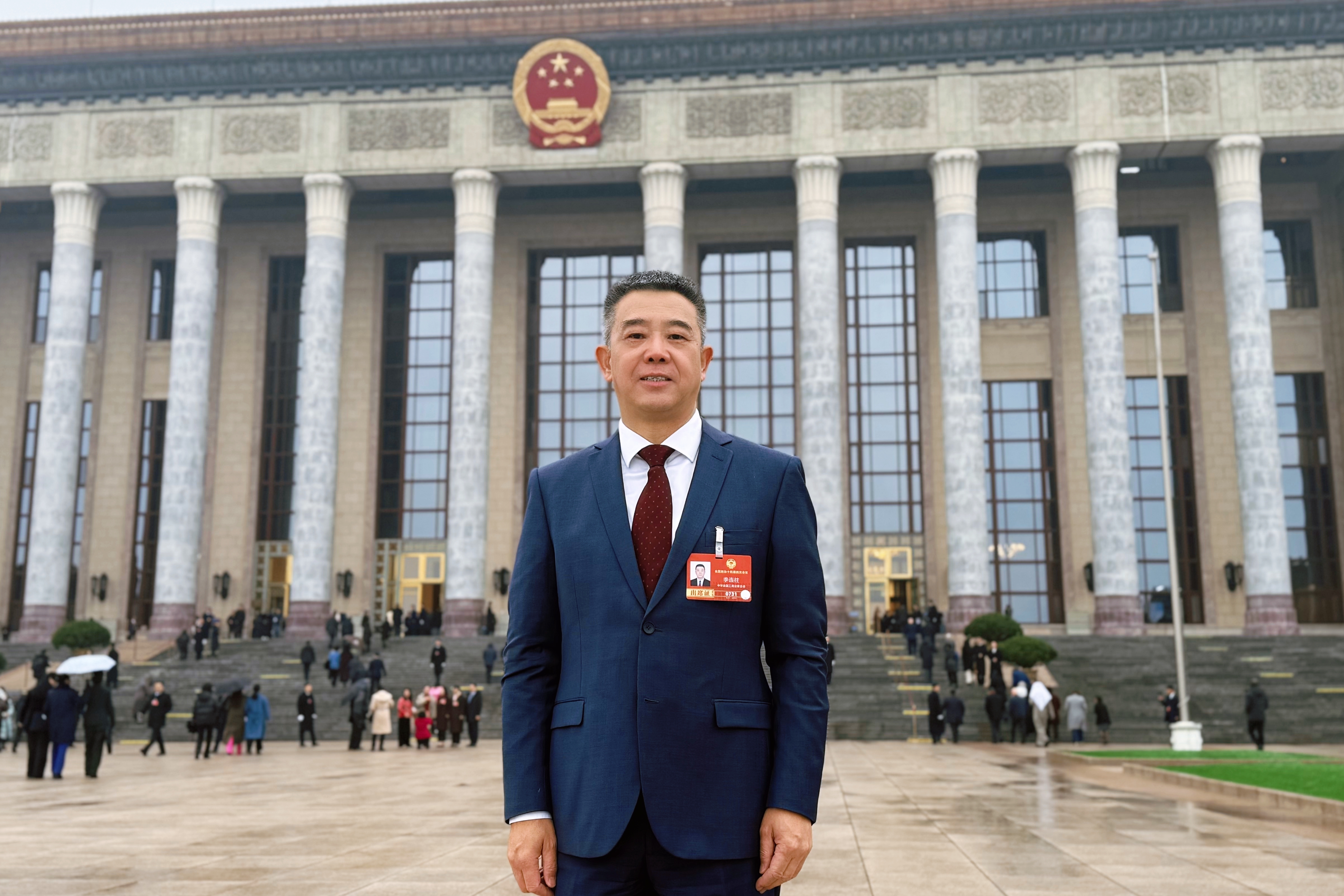 独居和空巢老人超1.3亿，全国政协委员、尚品宅配李连柱：建议加快培育家庭陪伴机器人产业