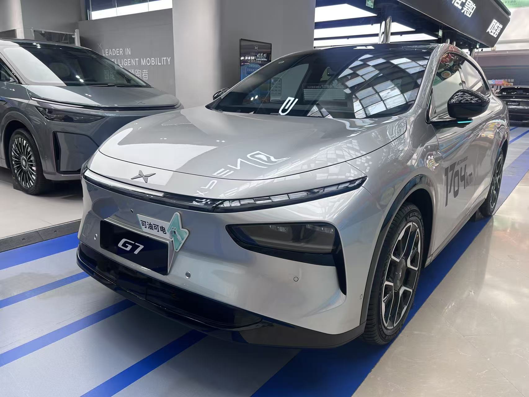 营收超760亿、四季度盈利3.8亿！小鹏汽车押注物理AI，能“跑”得更远吗？