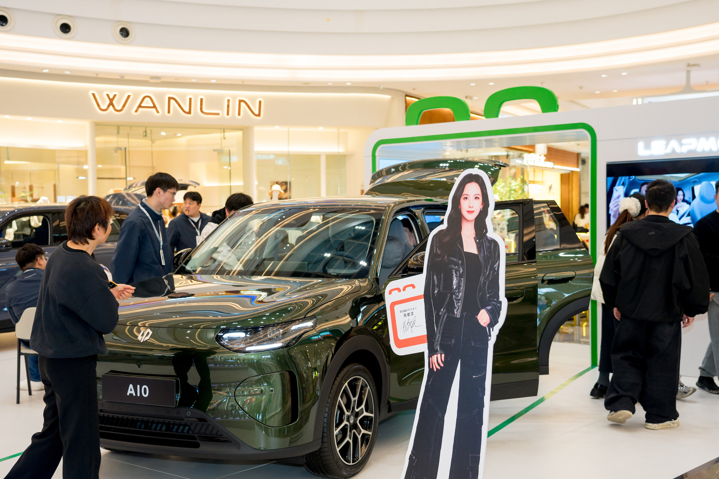 “锁定爆款”，零跑A10登上三大热榜，零跑汽车周末订单超9000台