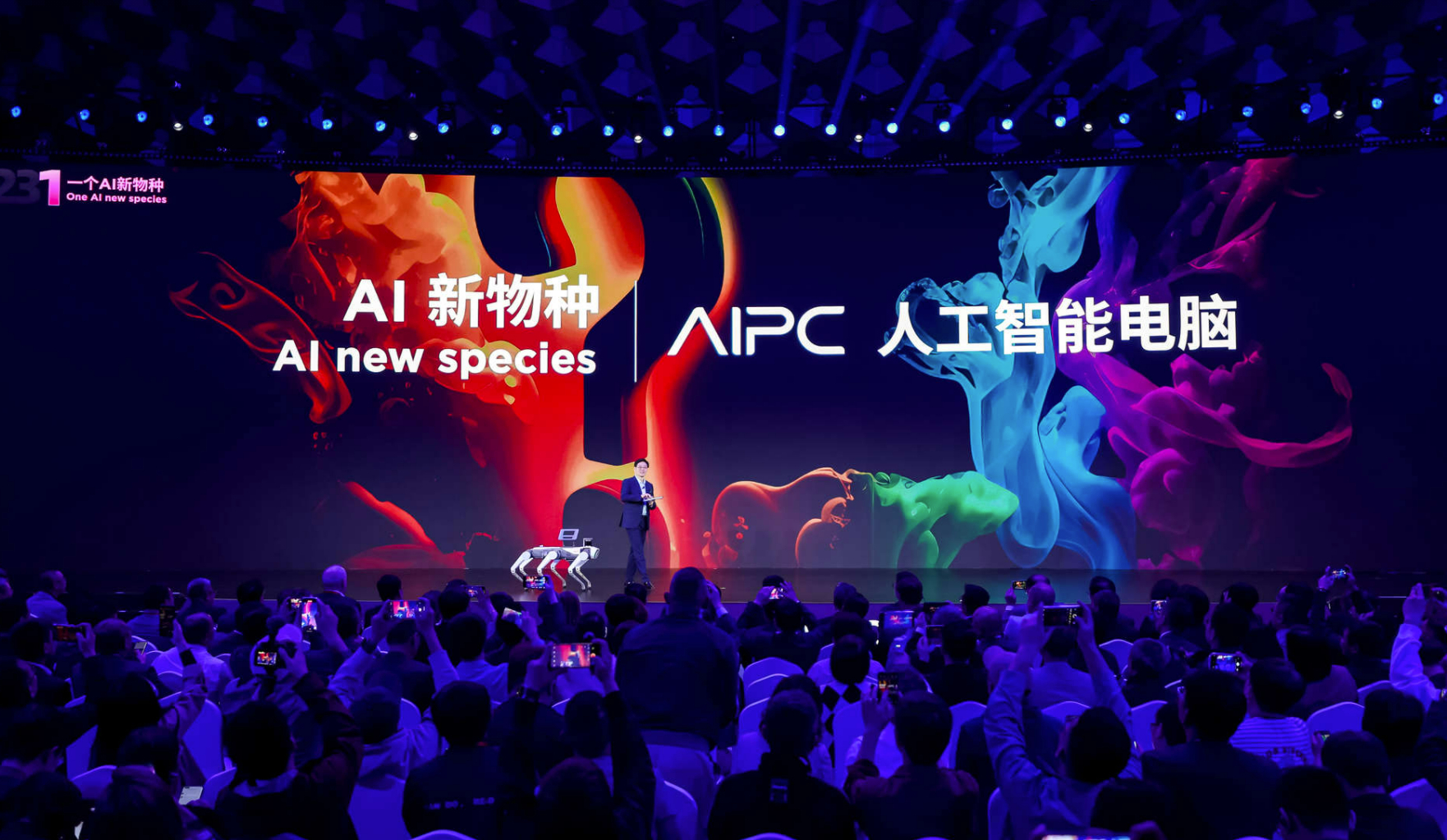 联想向AI要增长：六年投资超百亿元，杨元庆能定义AI PC吗