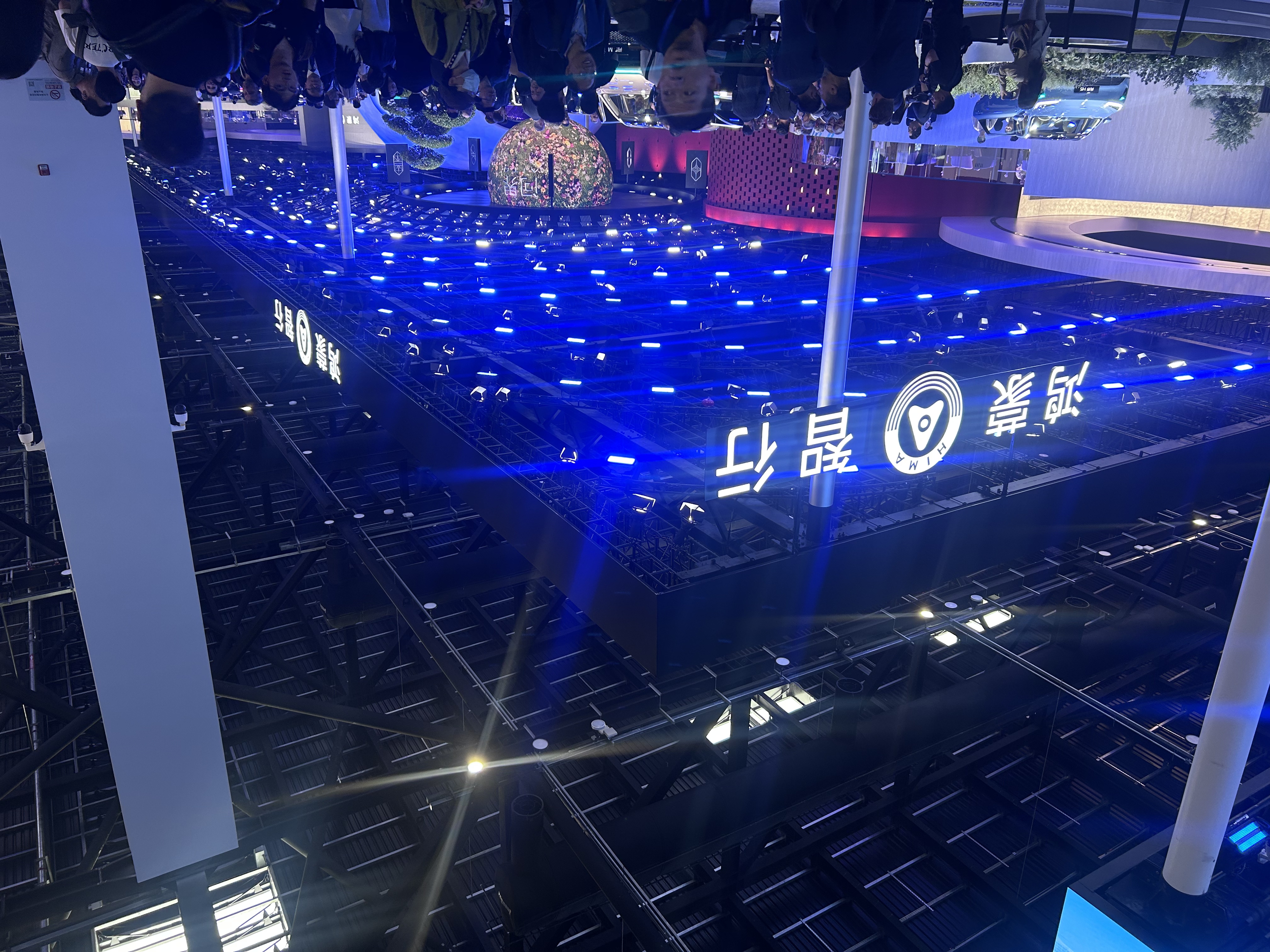 “华为系”北京车展拼流量：鸿蒙智行5界大战“境”品牌，版图扩张下是敌是友？