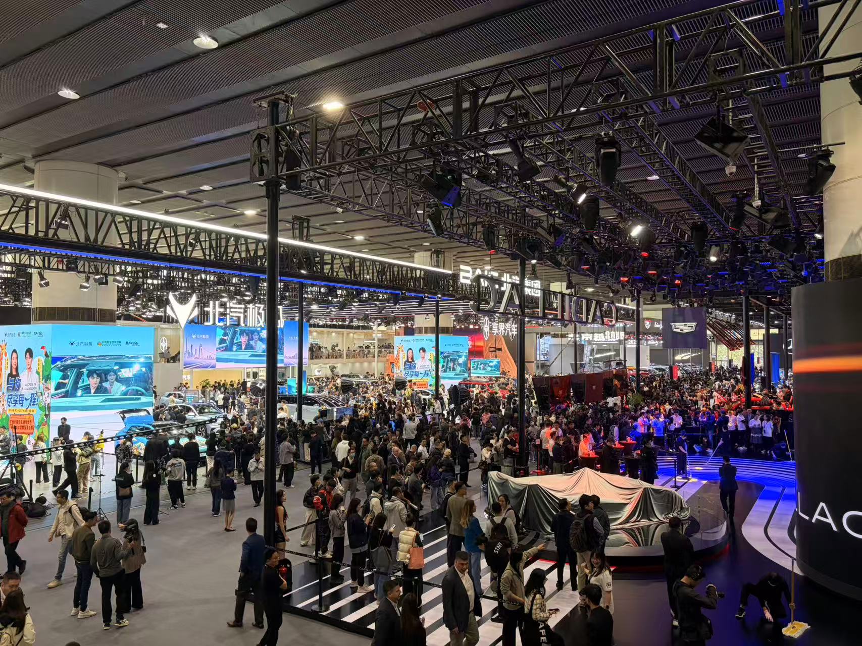 比亚迪营收破8000亿元，奇瑞、零跑成黑马！2025年最赚钱的车企是谁？