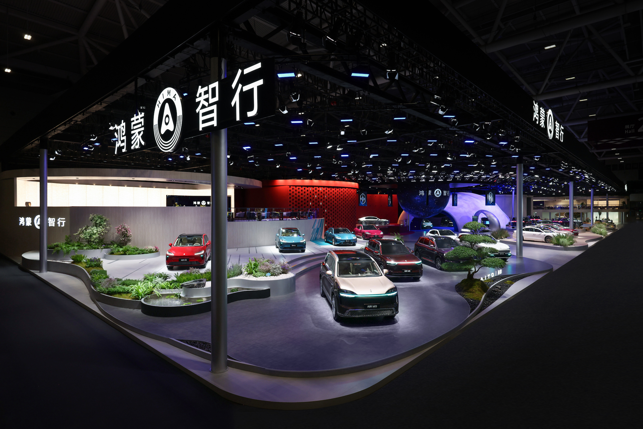 “五界”多款新品重磅来袭，鸿蒙智行家族亮相2026粤港澳车展