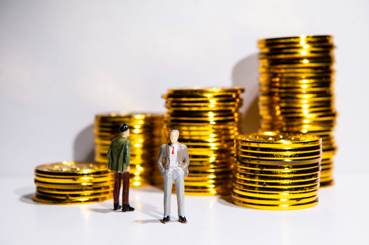 俄罗斯央行1月卖出30万盎司黄金储备，价值达14亿美元