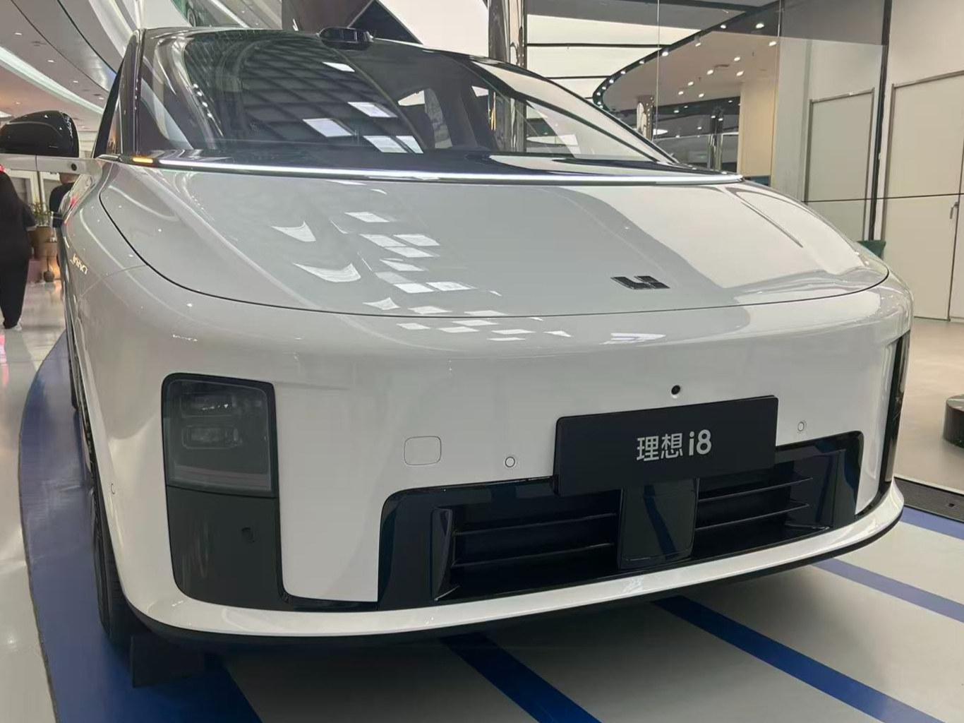 特斯拉Optimus定档，理想“加急”招人！人形机器人赛道，谁能讲好新故事？